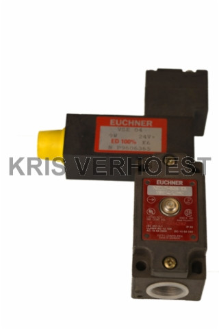 EUCHNER NZ1VZ-528E3VSE04L060 (USED)