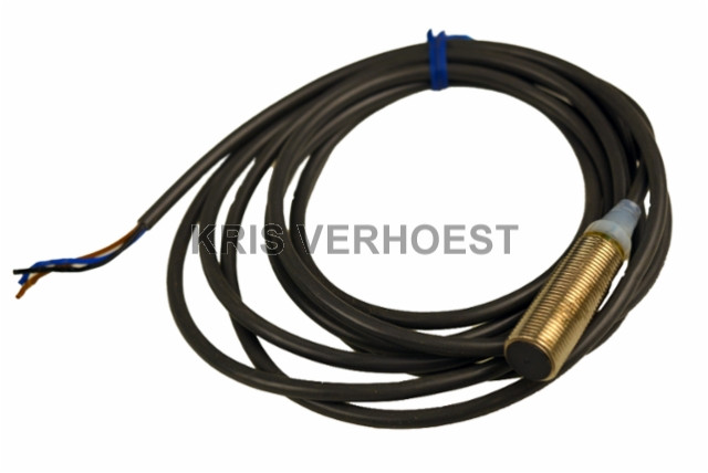 Omron E2A-M12KS04-WP-B1-2M (NEW)